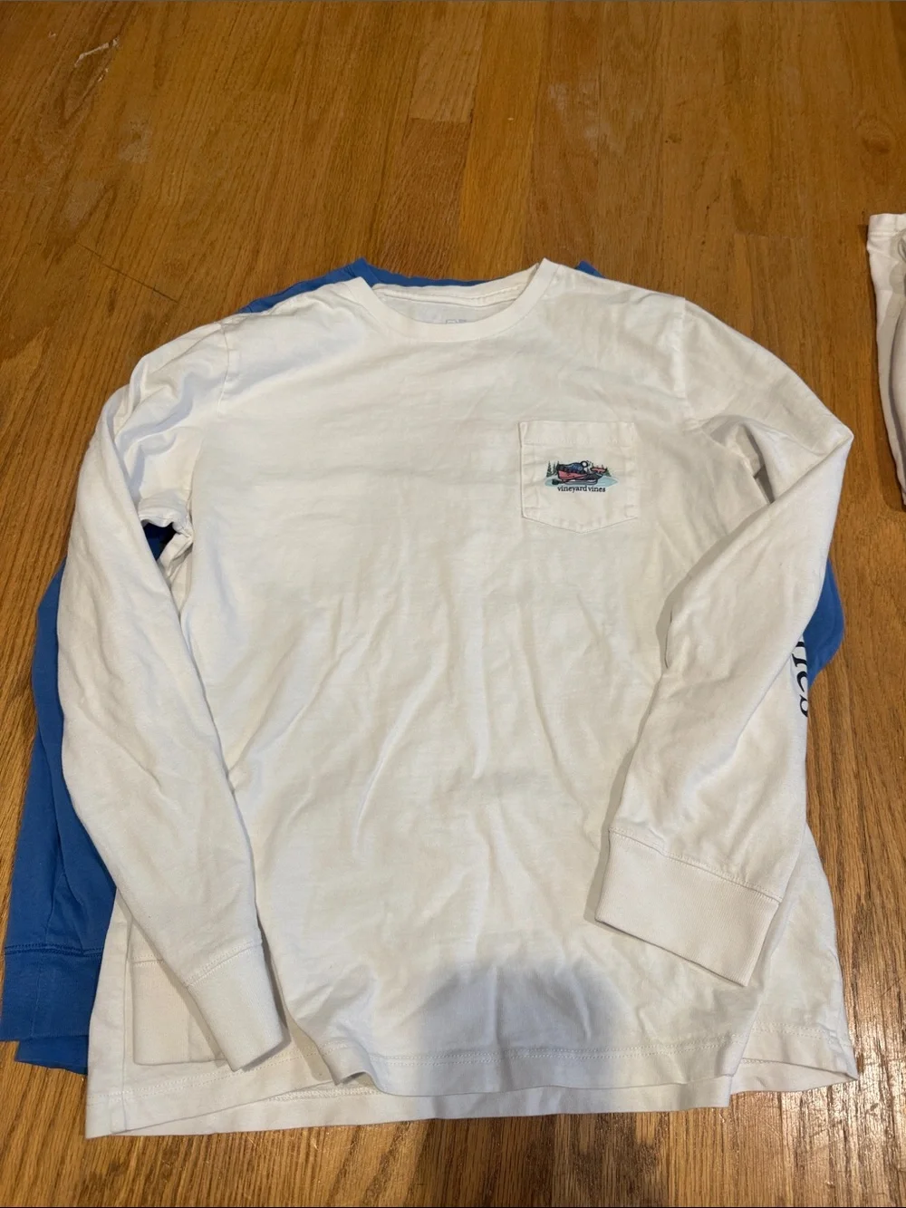 Vineyard Vines Kids Graphic long sleeve all medium.